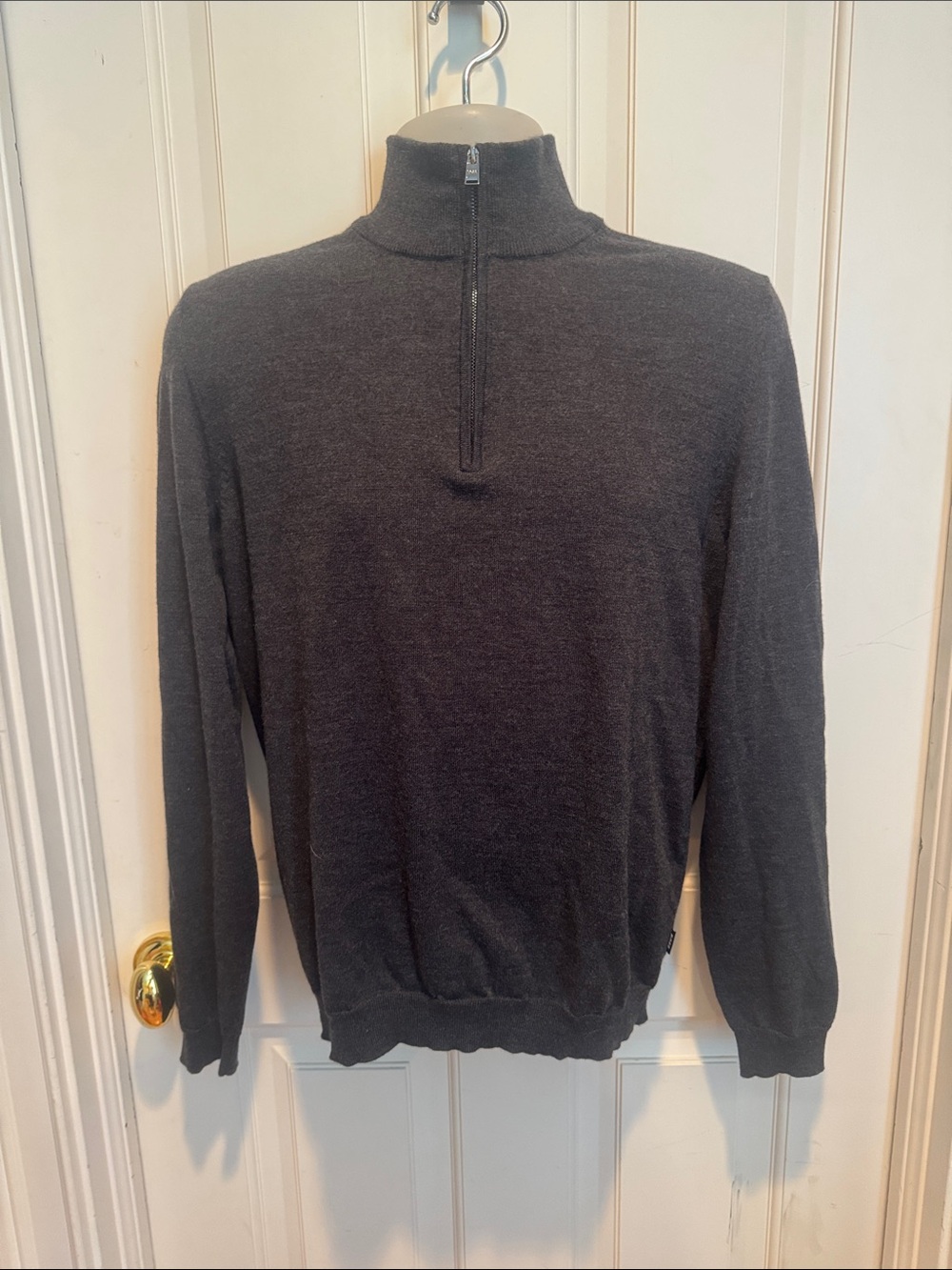 Hugo Boss 100% virgen wool in dark gray